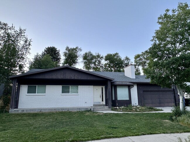 Building Photo - 2129 Creek Way