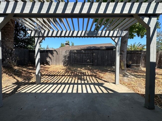 Building Photo - 8613 Tiogawoods Dr