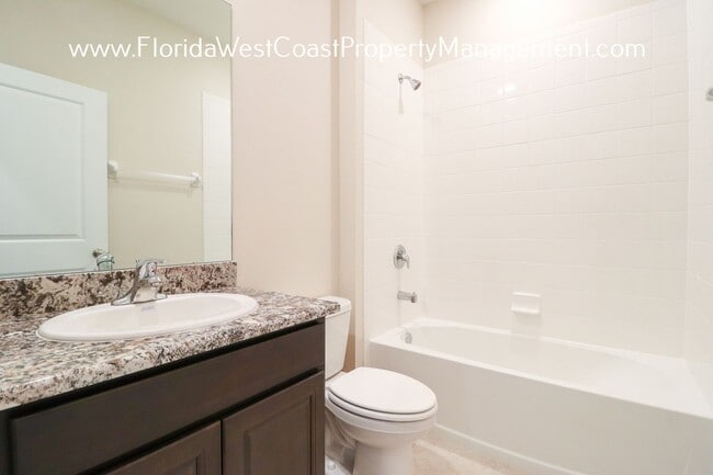 Building Photo - 16465 Woodside Gln