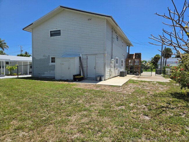 Building Photo - 337 Hernando St