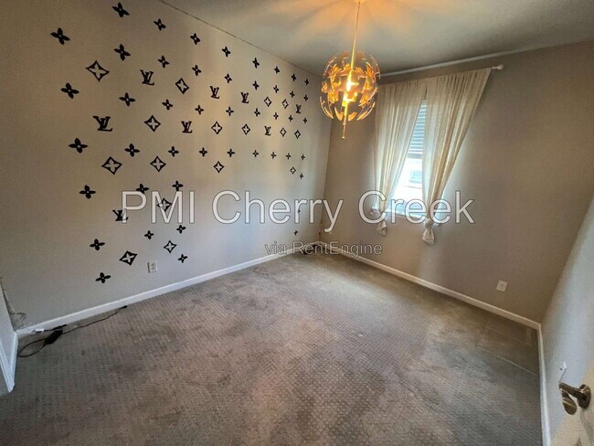 Building Photo - 9010 E Caley Way