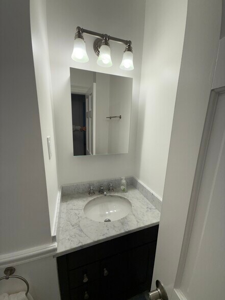 Building Photo - 96 Munroe St