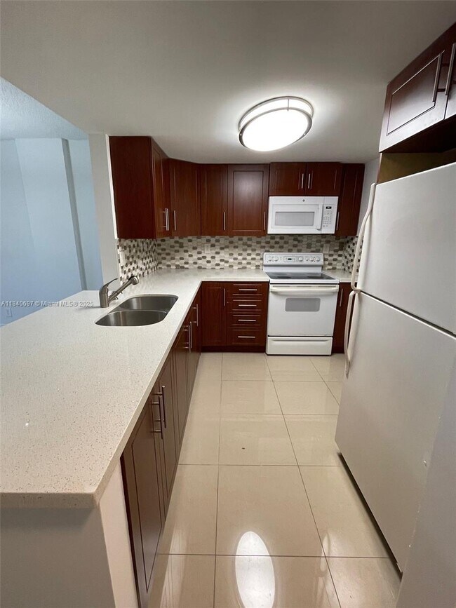 Building Photo - 9001 SW 77th Ave