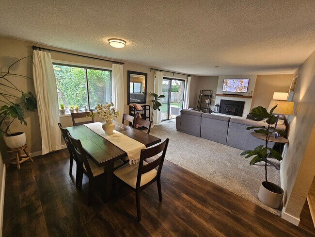 Building Photo - Beautifully Remodeled Home in the Valley