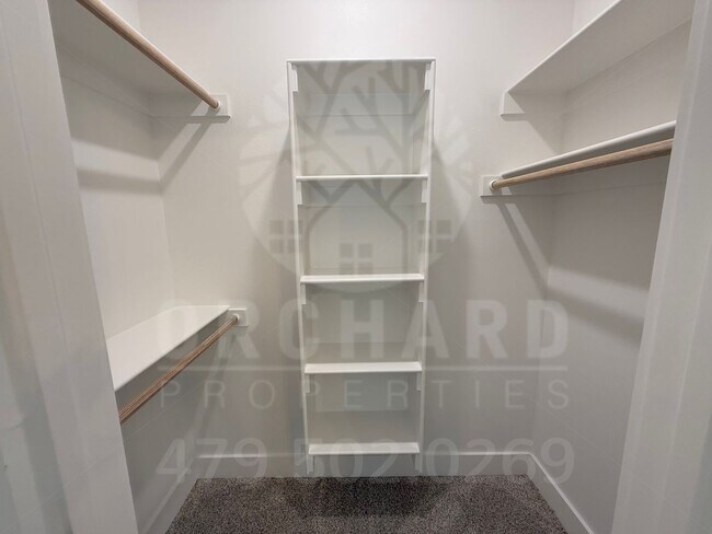 Building Photo - Bella Vista Single-Family Home- 2 Bed/ 2 B...