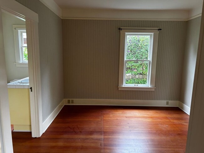 Building Photo - **Price Reduction** 2bd/2ba house with a garage available on Pismo Street.