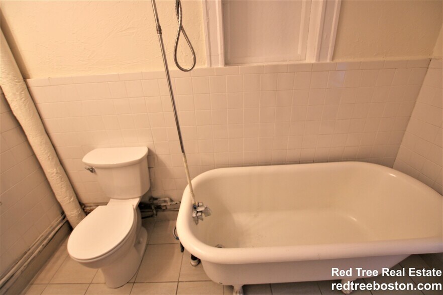 Building Photo - 6 Barrows St