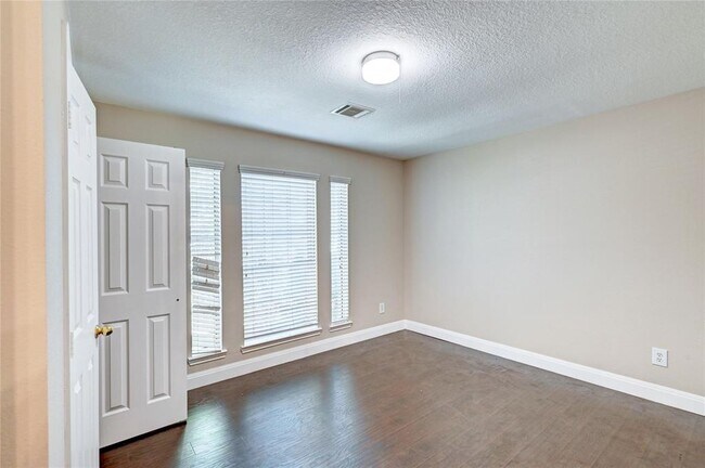 Building Photo - 21115 Rushing Creek Ln