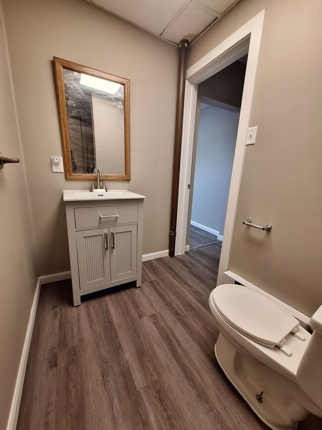 Building Photo - 2 Bedroom Home - Open August 1st!