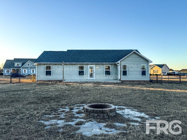 Building Photo - 200 Willow Pond Dr