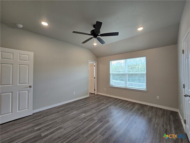 Building Photo - 523 Lost Trl