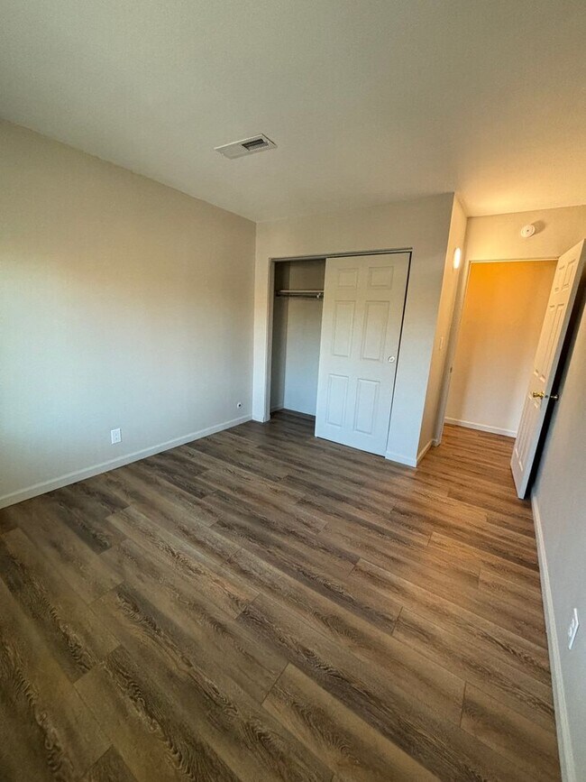 Building Photo - 1404 Toole Ave