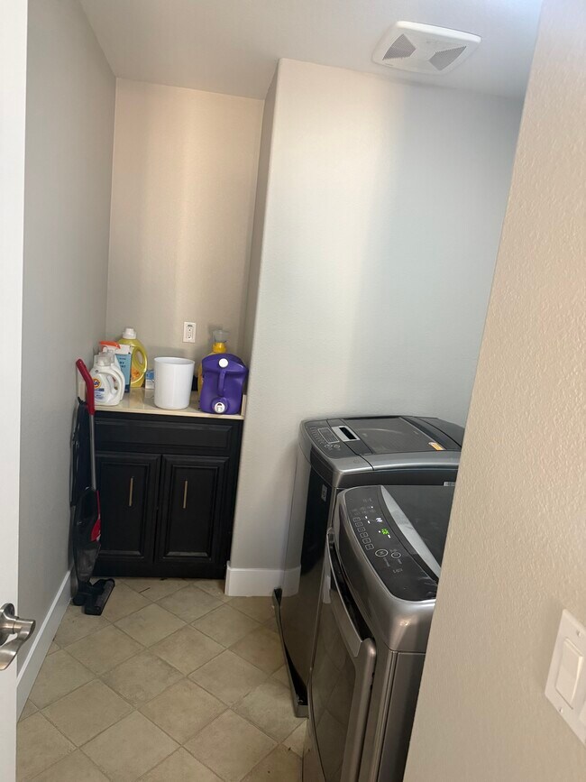 Building Photo - 1230 Baylor Way