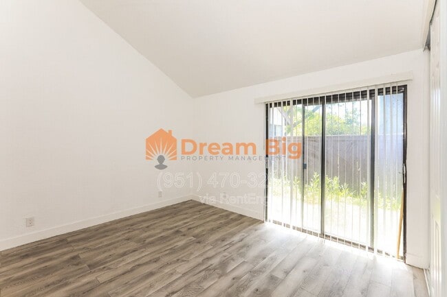 Building Photo - 2844 Oak Creek Dr