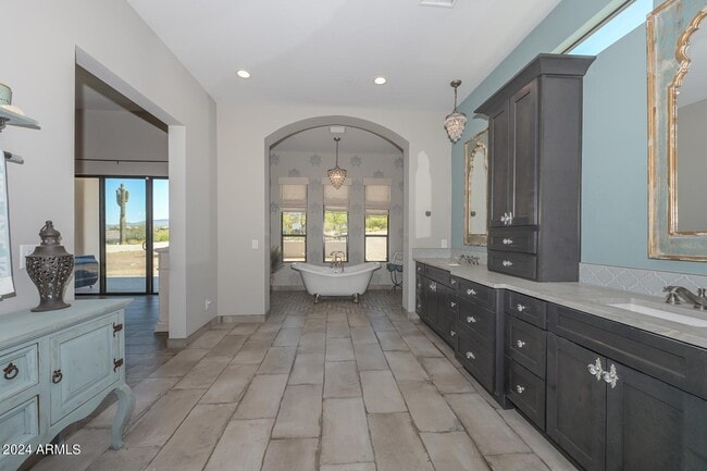 Building Photo - 5861 E Cloud Rd