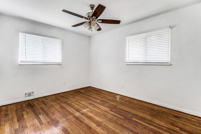 Building Photo - 2537 Bonnybrook Dr SW