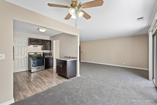 Building Photo - 404 Sandalwood Ln