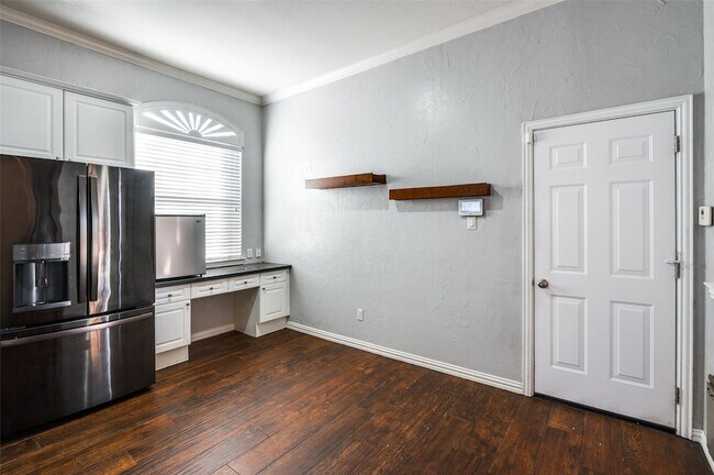 Building Photo - 8117 Halliford Dr