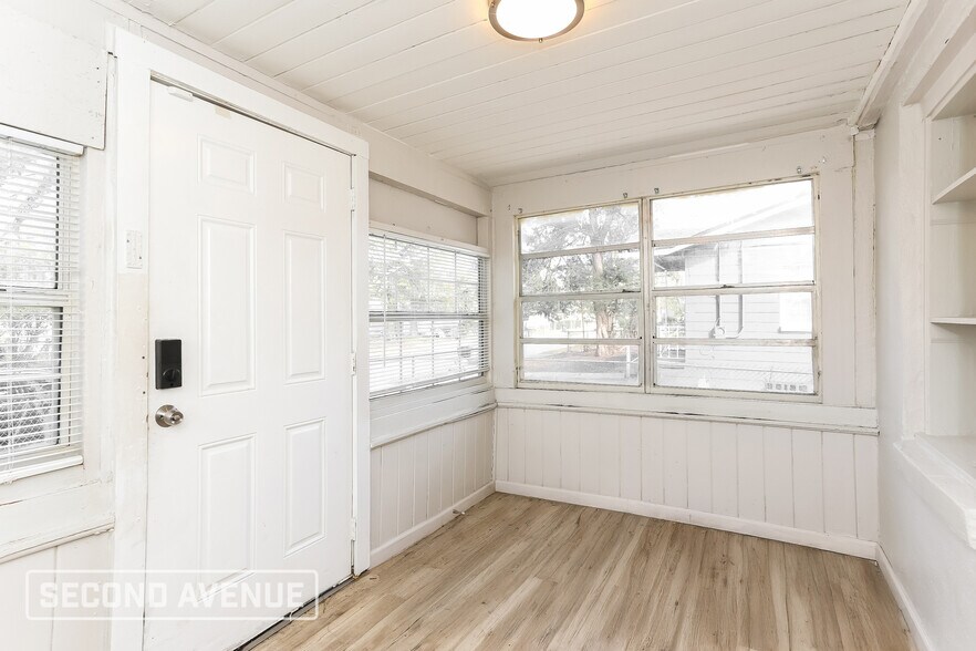 Building Photo - 1656 W 30th St