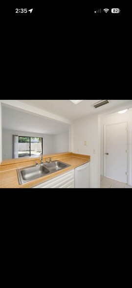 Building Photo - 926 Sunridge Dr