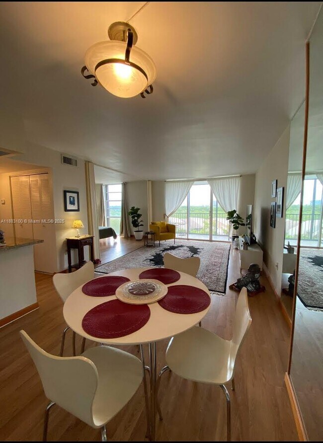 Building Photo - 2500 NE 135th St