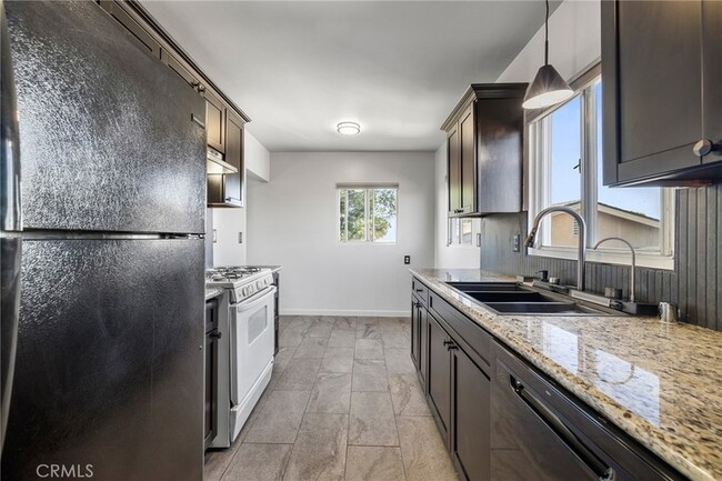 Building Photo - 3732 Dwiggins St