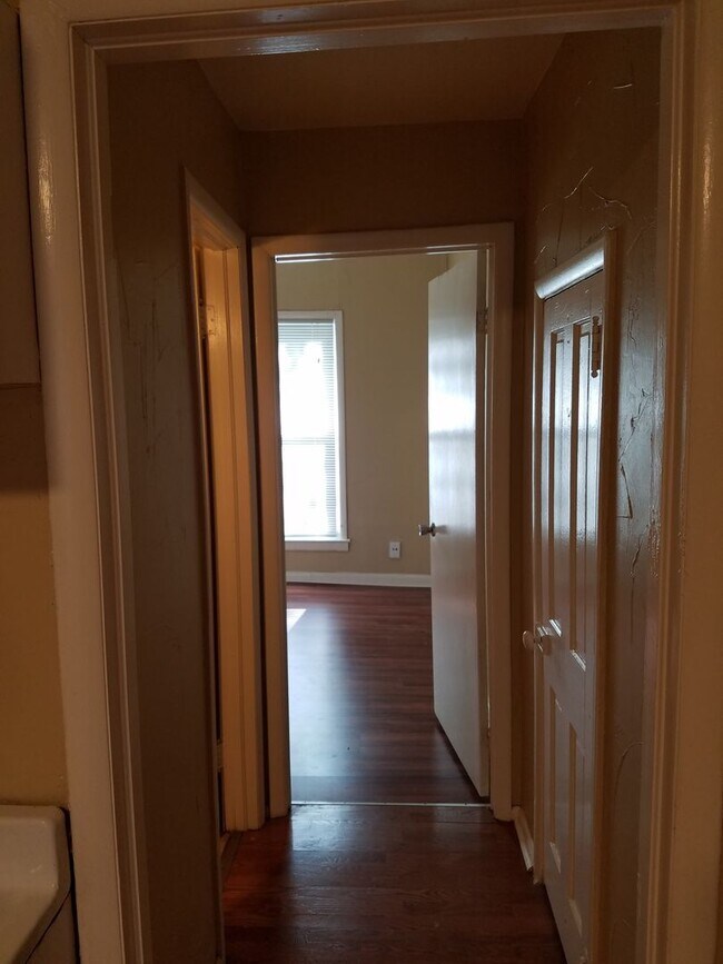 Building Photo - 3 bedroom 1 bathroom house in Edmond with central heat and air conditioning and washer/dryer hookup