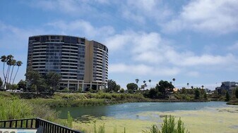 Building Photo - 4335 Marina City Dr