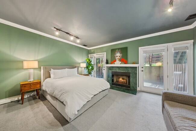 Building Photo - 657 N Carpenter St