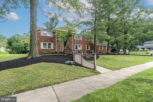 Building Photo - 1800 Lark Ln