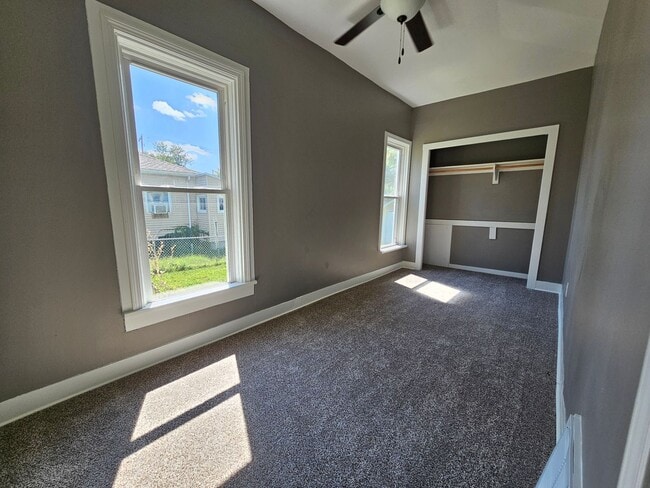 Building Photo - SW 3 Bedroom 1 bath, Newly updated, Large ...