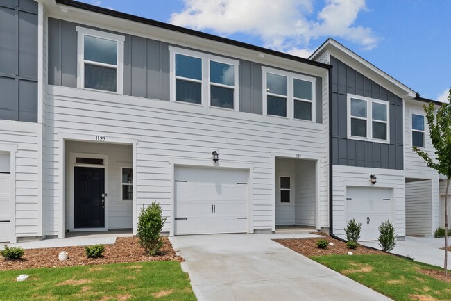 Primary Photo - Limited-Time Offer: Modern 3-Bedroom Townh...
