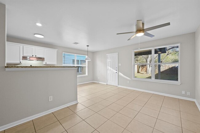 Building Photo - 2318 Riddle Rd