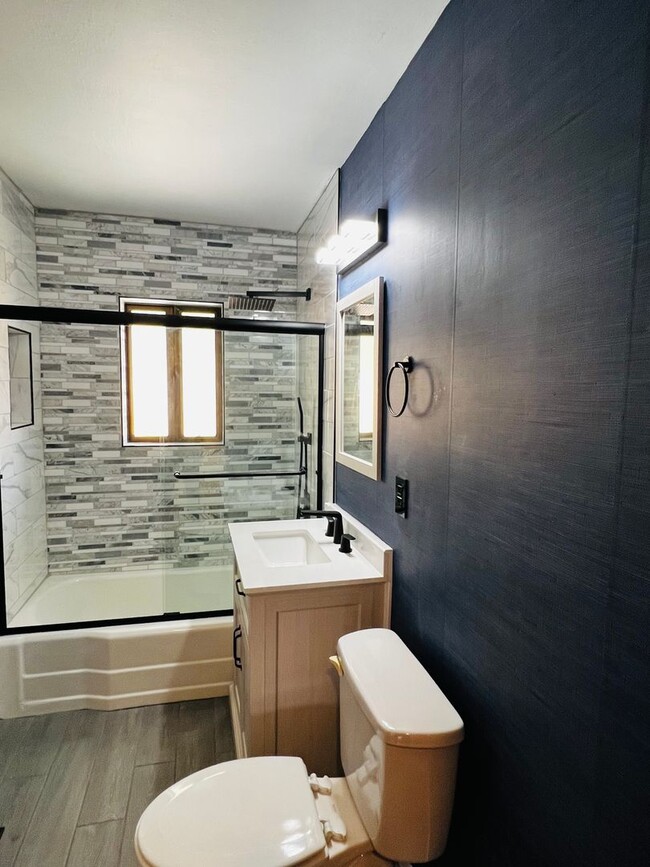 Building Photo - 507 Burns St