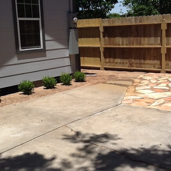 Private fenced in patio. - 429 W 2nd St
