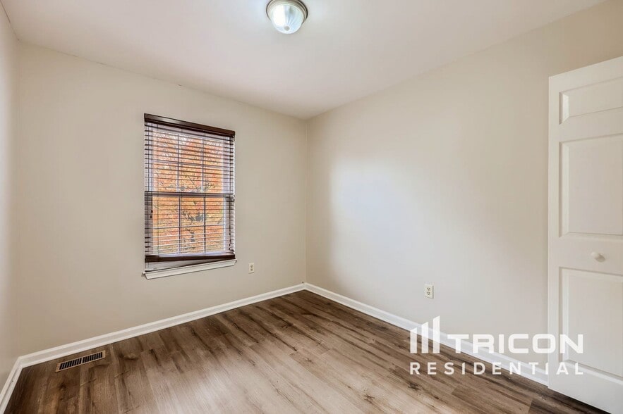 Building Photo - 3326 Midland Ct