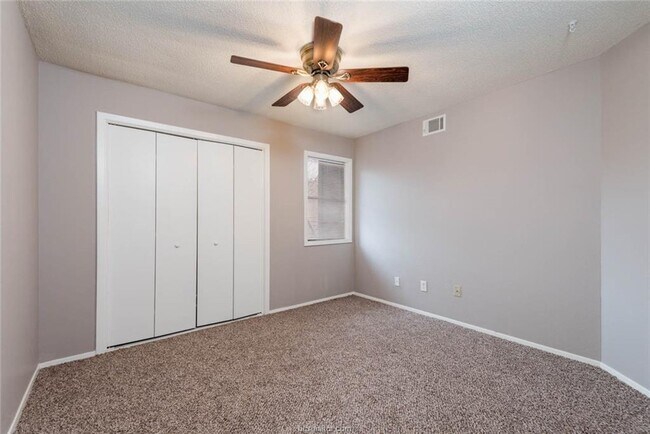 Building Photo - 1532 Wolf Run