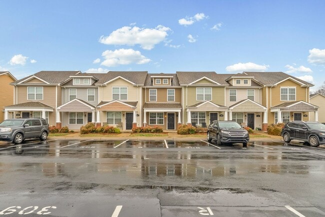 Building Photo - 2 Bedroom Pet Friendly Condo For Rent Near Beachaven Vineyard!