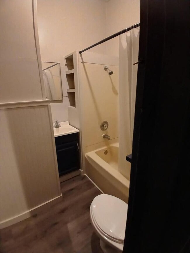 Building Photo - 1818 4th St