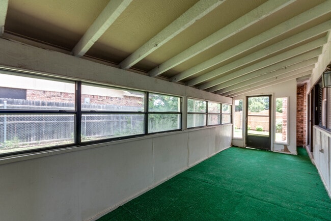 Building Photo - COMING SOON - FANTASTIC NORTH BEDFORD LOCATION