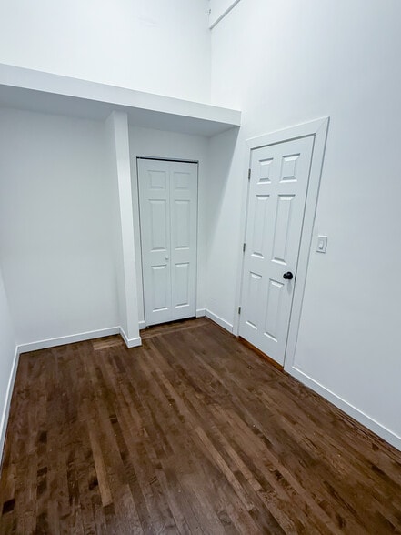 Building Photo - 8714 S Commercial Ave