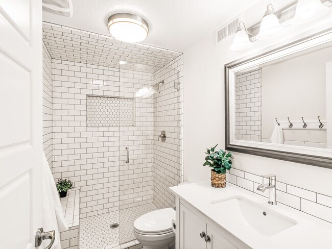 Building Photo - 2670 Weathervane Way S