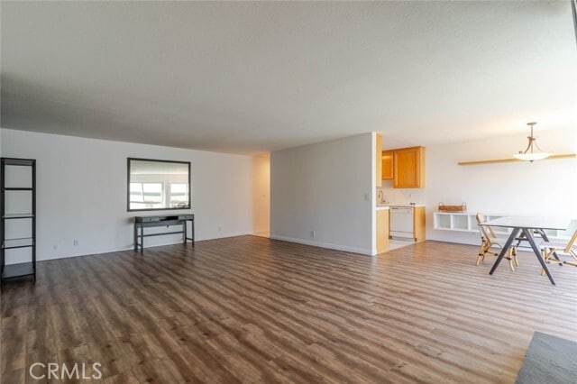 Building Photo - 13543 Moorpark St