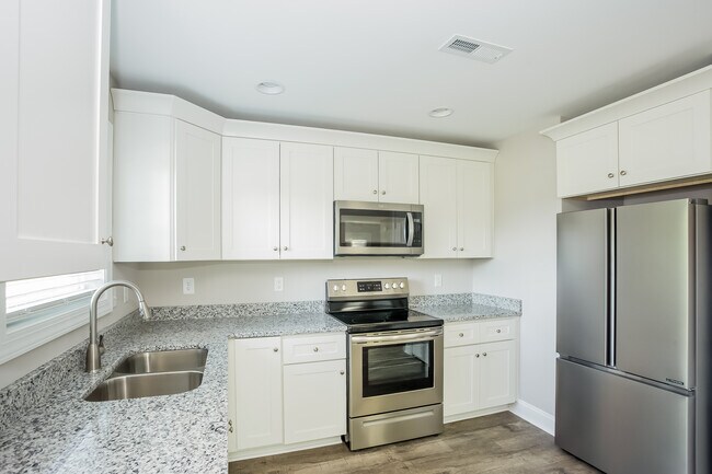 Building Photo - 104 High Ave SW