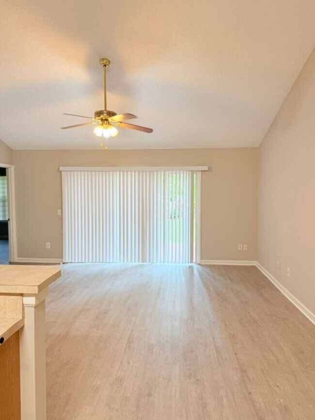 Building Photo - 25 Ryarbor Dr