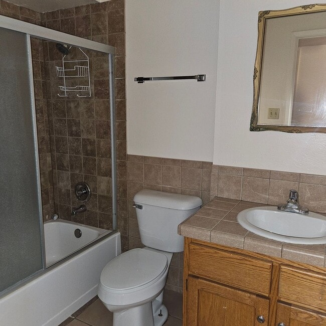 Building Photo - Updated Rental Available Now!