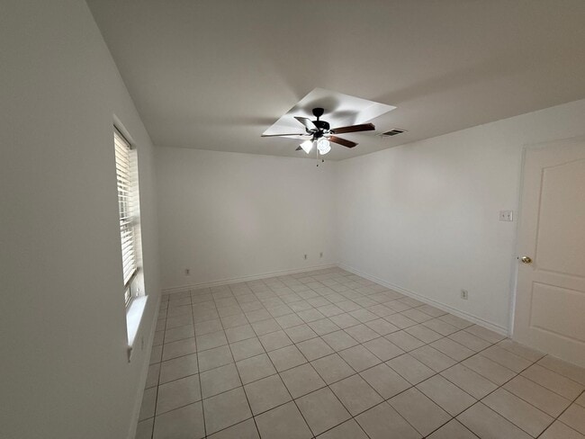 Building Photo - 12613 River Bend Cir