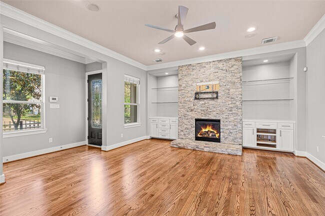 Building Photo - 112 White Dr