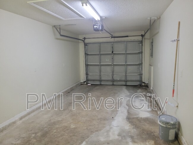 Building Photo - 1390 Old Middleburg Rd N