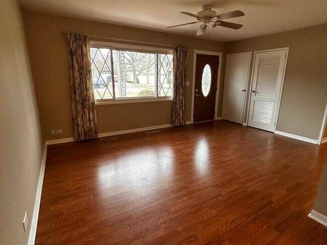 Building Photo - 5508 S Stough St